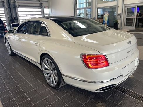 Used 2021 Bentley Flying Spur W12 image 14