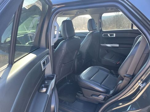 Used 2022 Ford Explorer XLT w/ Equipment Group 202A image 11