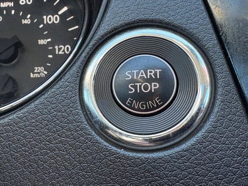 Used 2020 Nissan Rogue SV w/ Sun & Sound Touring Package image 13