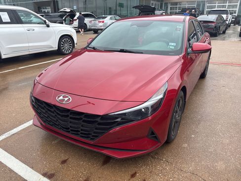 Used 2022 Hyundai Elantra SEL image 2