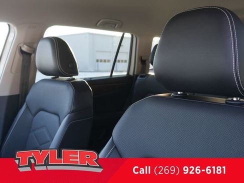 Used 2025 Volkswagen Atlas SE image 38