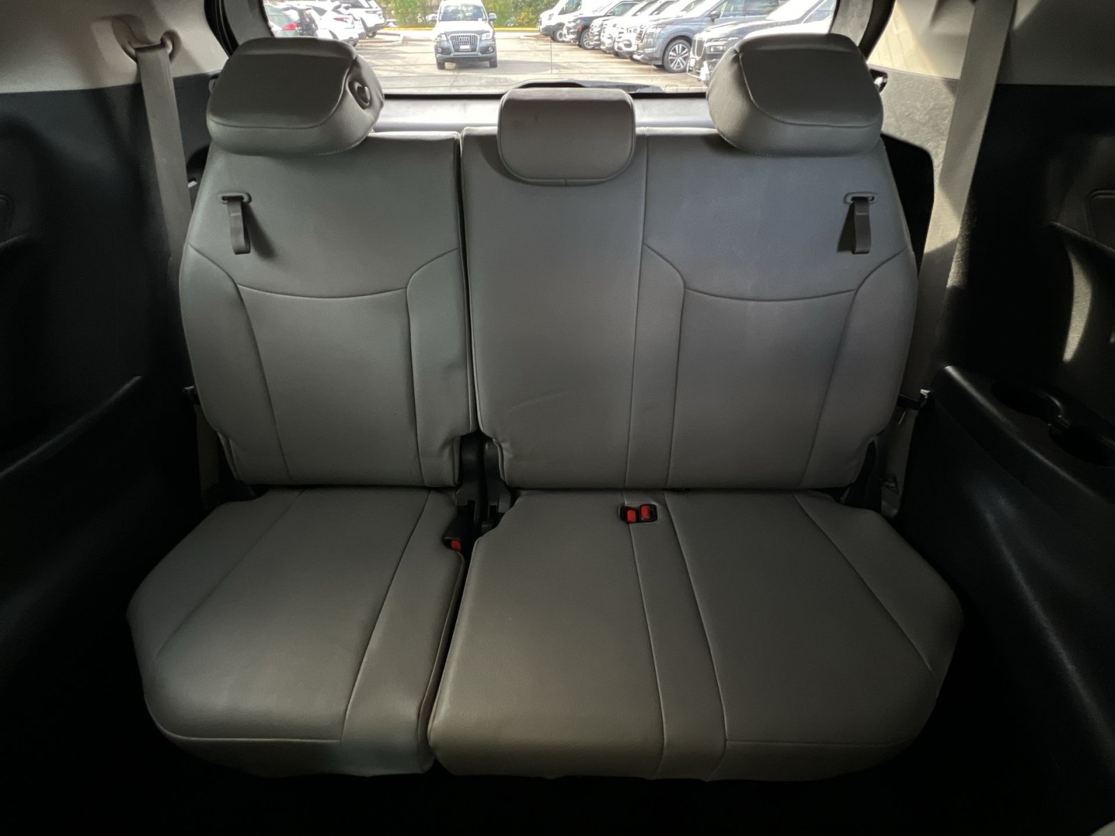 Used 2025 Toyota Sienna XLE FWD image 23