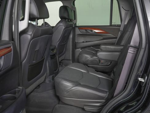 Used 2015 Cadillac Escalade Luxury image 14