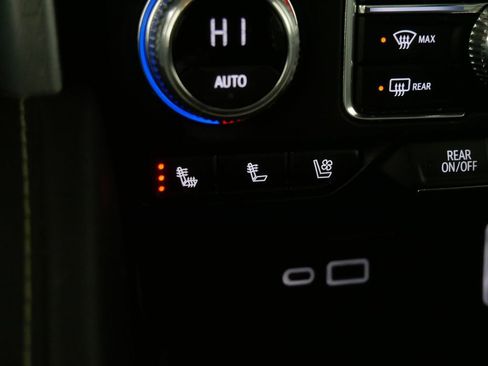 Used 2023 GMC Yukon SLT image 24