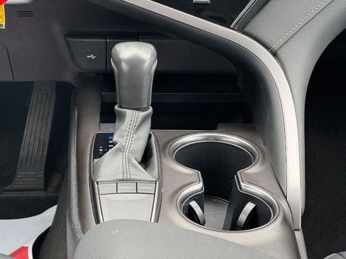 Used 2024 Toyota Camry SE image 14