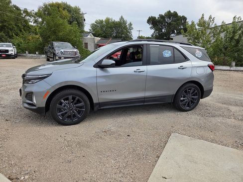 Used 2024 Chevrolet Equinox RS image 2
