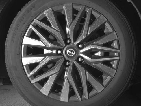 Used 2025 Nissan Altima 2.5 SV image 13