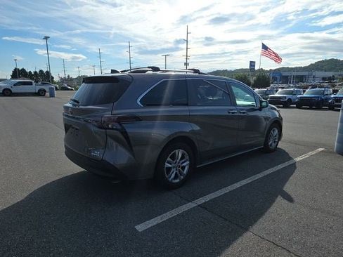 Used 2024 Toyota Sienna XLE w/ XLE Plus Package AWD/4WD image 6