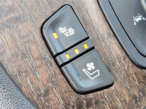 Used 2023 GMC Acadia Denali w/ Denali Ultimate Package image 25