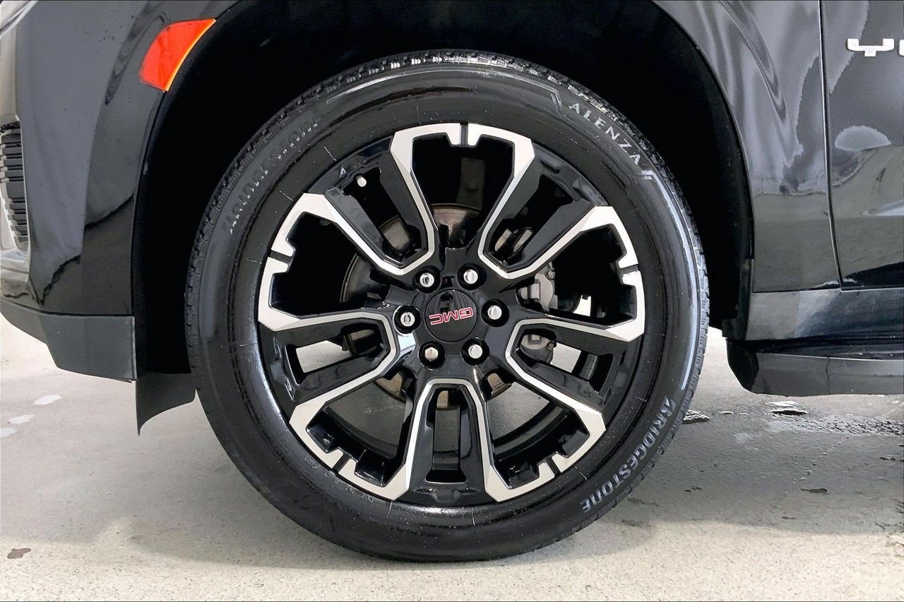 Used 2022 GMC Yukon XL SLE w/ Gmc Pro Safety Plus Package RWD image 8