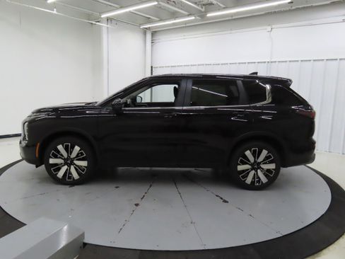 New 2025 Mitsubishi Outlander SE image 6