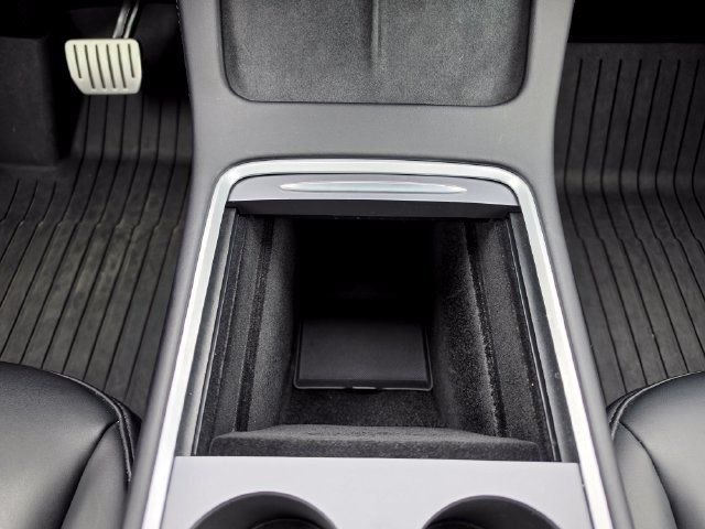 Used 2024 Tesla Model Y Performance AWD/4WD image 37