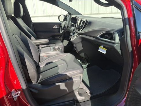 New 2026 Chrysler Pacifica Select image 33