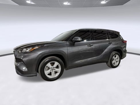 Used 2020 Toyota Highlander L FWD image 24