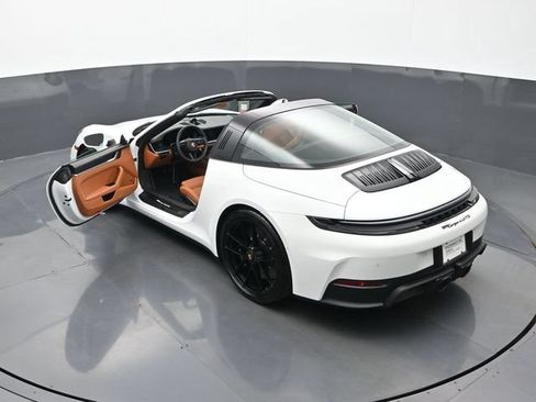 Certified 2026 Porsche 911 Targa 4 GTS AWD/4WD image 26