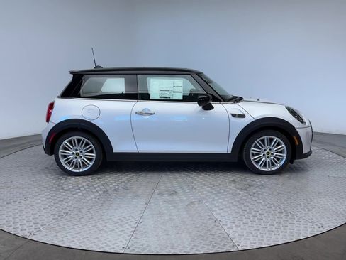 Used 2024 MINI Cooper SE FWD image 9