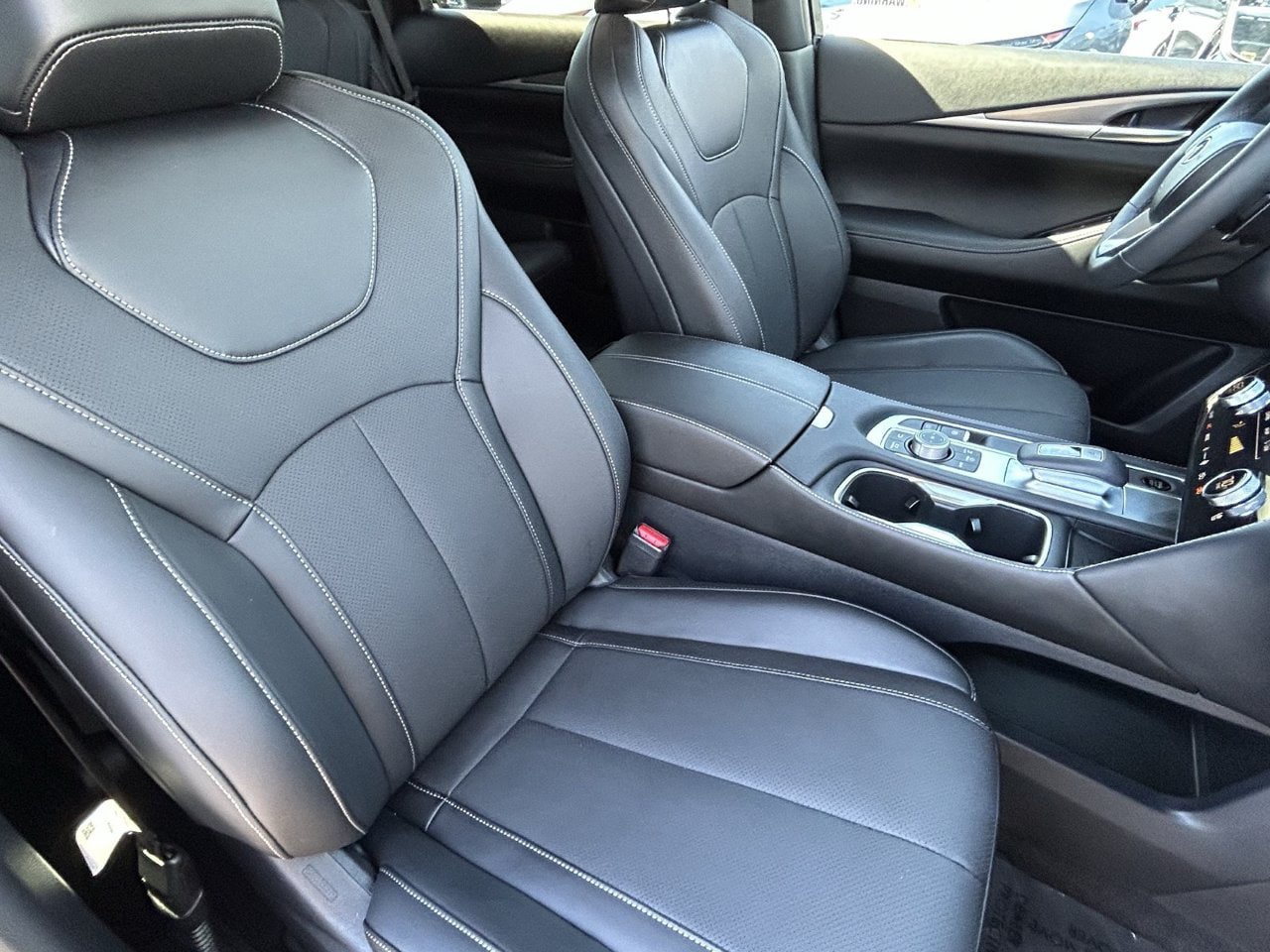 Certified 2027 INFINITI QX60 Luxe w/ Cargo Package FWD image 11