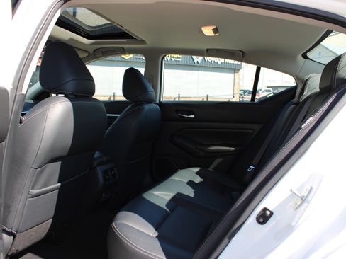 Used 2019 Nissan Altima 2.5 Platinum image 10