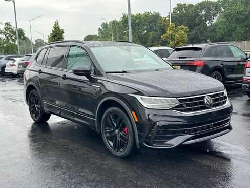 Used 2022 Volkswagen Tiguan SE R-Line FWD image 3