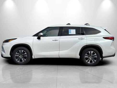 Used 2022 Toyota Highlander XLE AWD/4WD image 5