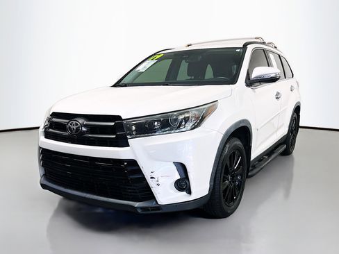 Used 2019 Toyota Highlander SE image 10
