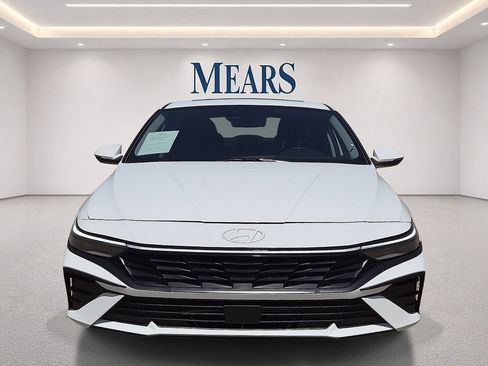 Used 2025 Hyundai Elantra Limited FWD image 8