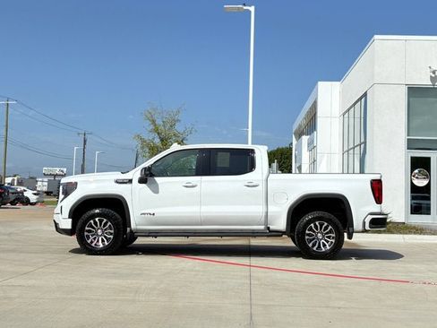 Used 2023 GMC Sierra 1500 AT4 w/ AT4 Preferred Package AWD/4WD image 3