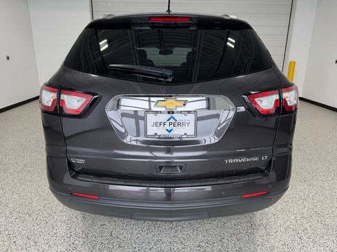Used 2015 Chevrolet Traverse LT w/ Style and Technology Package FWD image 4