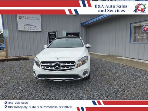 Used 2019 Mercedes-Benz GLA 250 GLA 250 Sport Utility 4D image 3