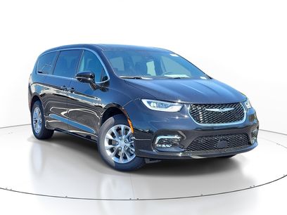 New 2026 Chrysler Pacifica Limited w/ Trailer Tow Group