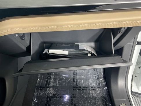 Used 2024 Volkswagen Atlas Cross Sport SE image 31