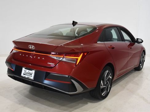 Used 2025 Hyundai Elantra Limited FWD image 4