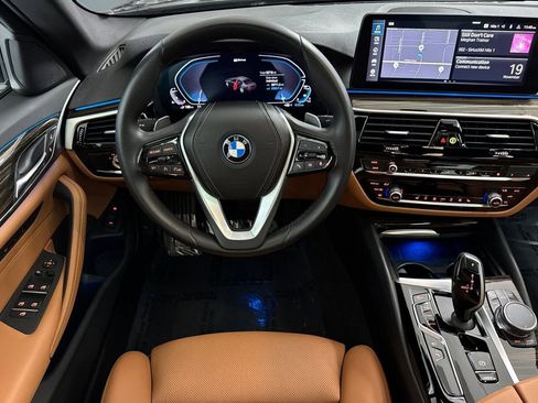 Certified 2023 BMW 530e w/ Convenience Package image 28