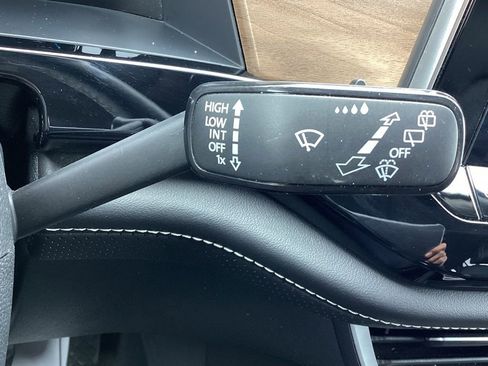 Used 2024 Volkswagen Atlas SE image 26