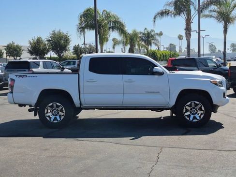 Used 2020 Toyota Tacoma TRD Sport w/ Technology Package RWD image 4