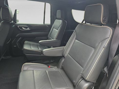 Used 2023 GMC Yukon XL SLT AWD/4WD image 28