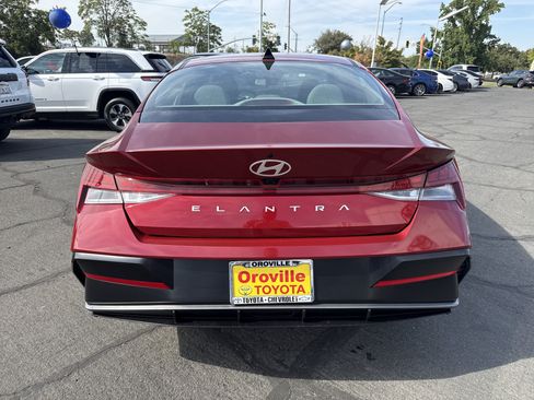 Used 2025 Hyundai Elantra SEL FWD image 4