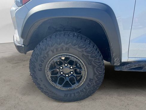 Used 2024 Chevrolet Colorado ZR2 w/ ZR2 Bison Edition AWD/4WD image 9