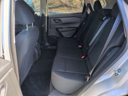 Used 2025 Nissan Rogue S image 15