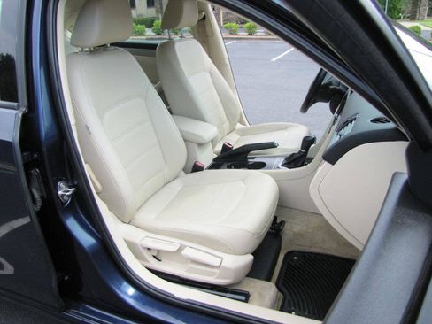 Used 2015 Volkswagen Passat 1.8T Wolfsburg Edition w/ Technology Package FWD image 22