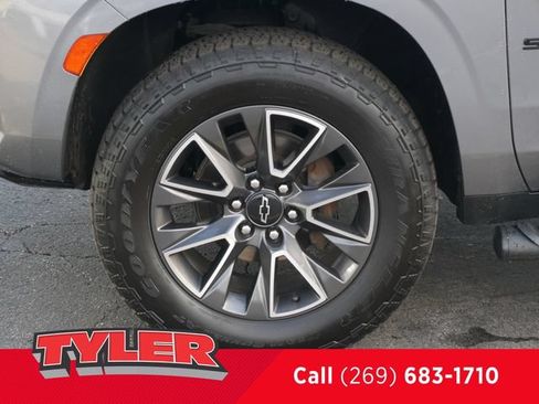 Used 2021 Chevrolet Suburban Z71 AWD/4WD image 55