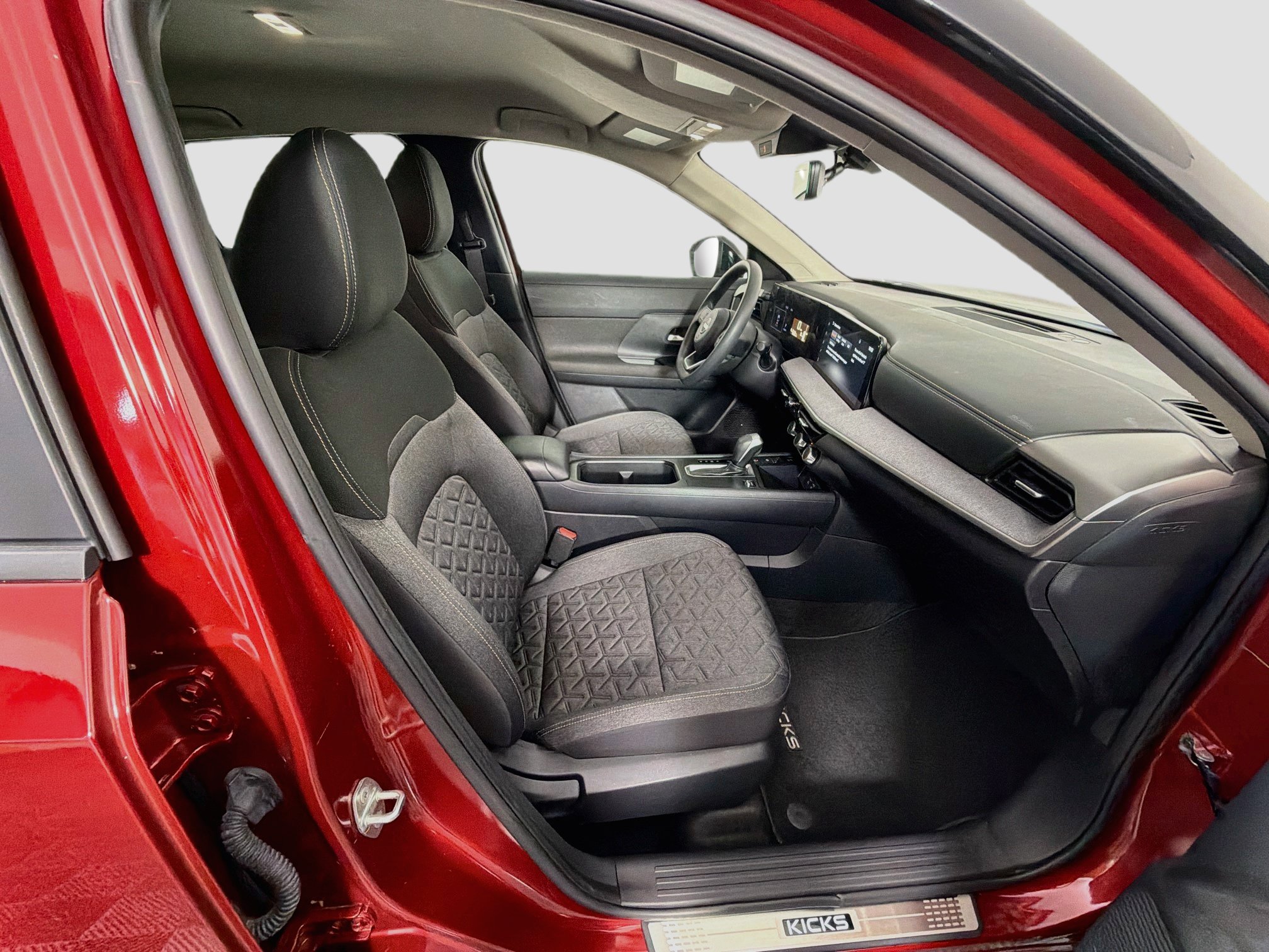 Used 2025 Nissan Kicks SV w/ Illumination Package FWD image 32