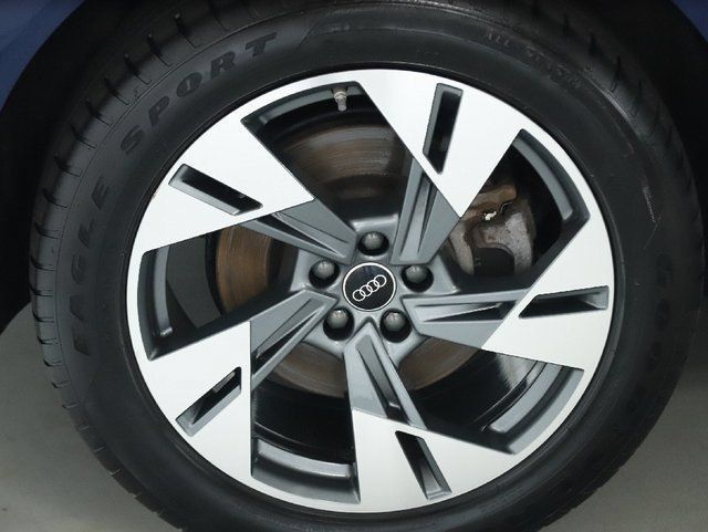 Used 2022 Audi e-tron Premium AWD/4WD image 13