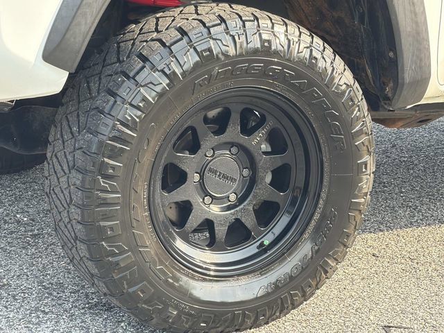 Used 2019 Toyota Tacoma TRD Off-Road AWD/4WD image 11