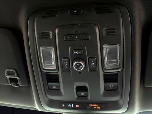 Used 2021 GMC Yukon XL Denali w/ Advanced Technology Package image 11