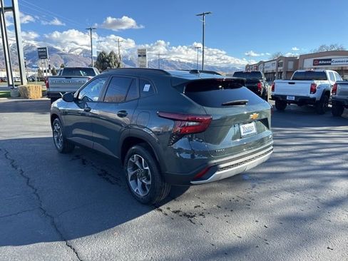 New 2026 Chevrolet Trax LT w/ Driver Confidence Package FWD image 5