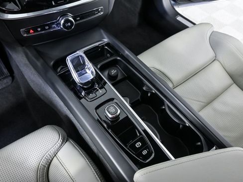 Certified 2025 Volvo V60 B5 Cross Country Ultra image 19