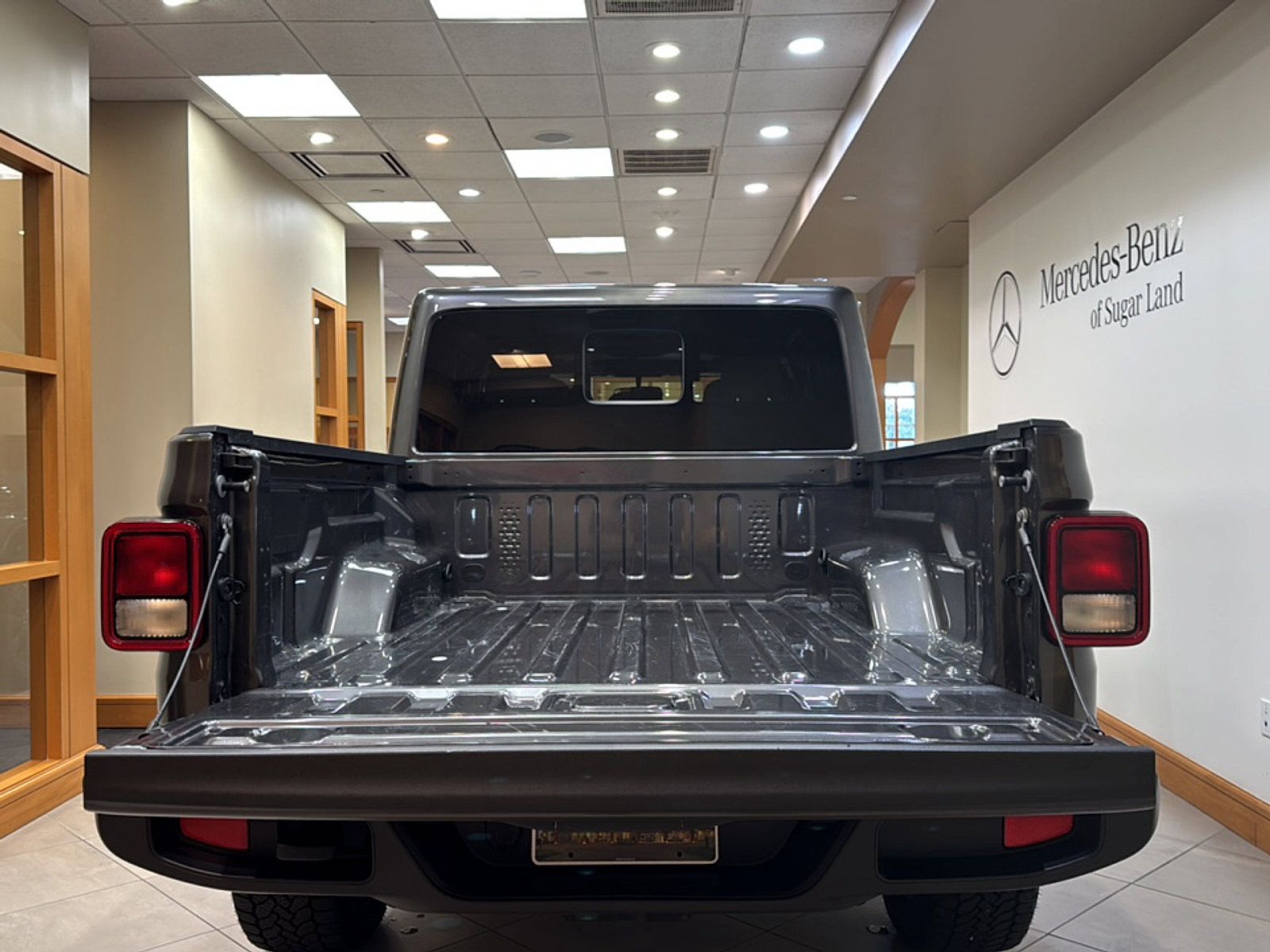 Used 2025 Jeep Gladiator Sport AWD/4WD image 26