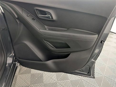 Used 2019 Chevrolet Trax LT w/ LT Convenience Package image 31