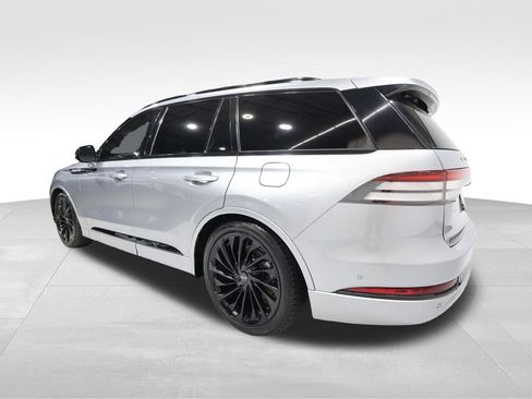Used 2022 Lincoln Aviator Reserve w/ Equipment Group 201A AWD/4WD image 2